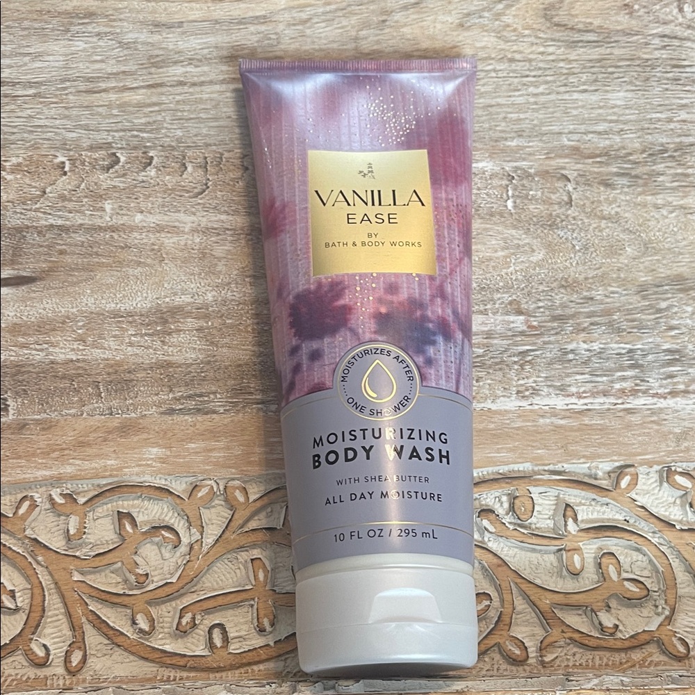 Bath & Body Works Vanilla Ease Body Wash - Purple and Gold